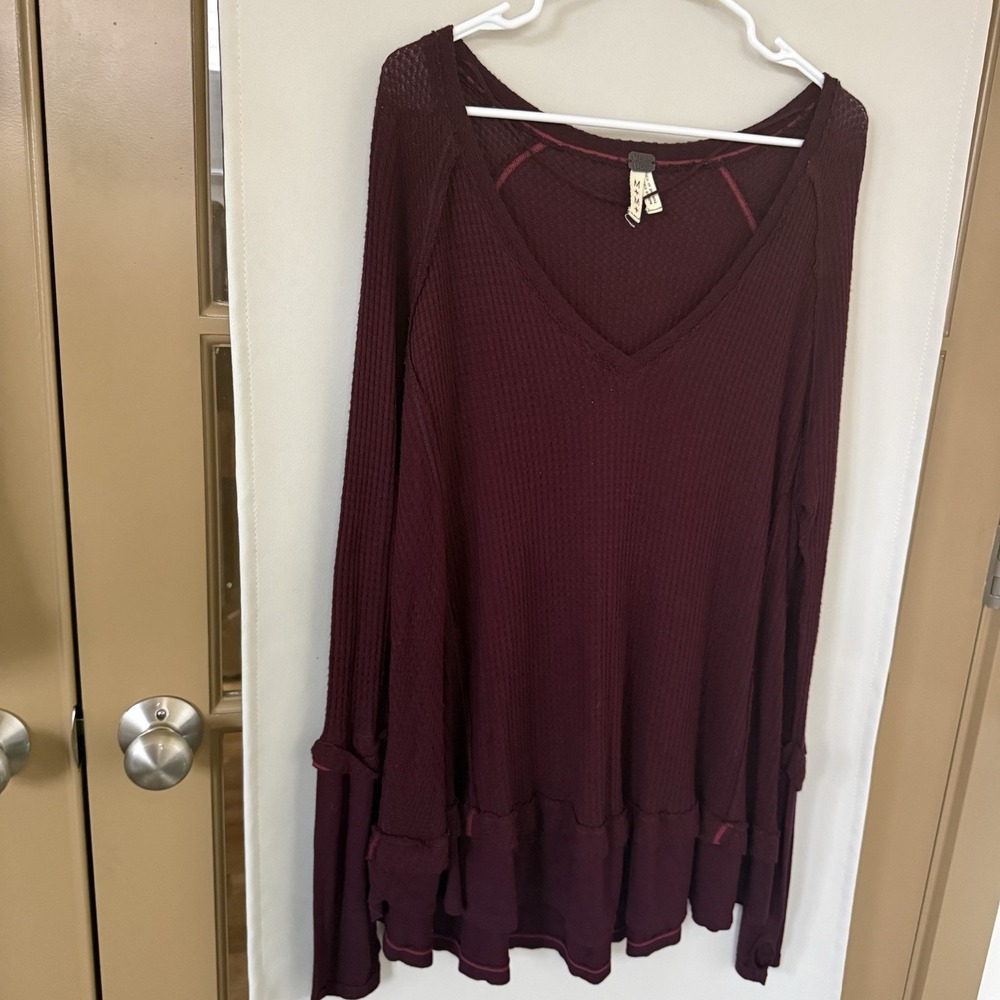 We The Free Womens Medium Burgundy Laguna Thermal Waffle Knit V-Neck Long Sleeve - Picture 2 of 8